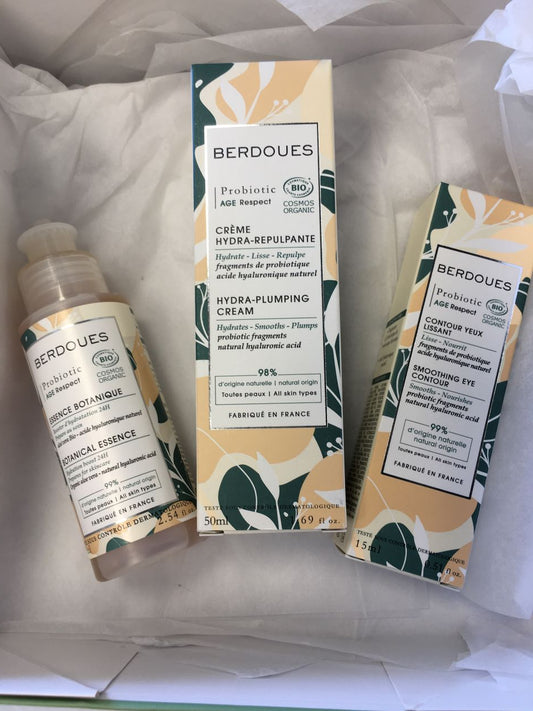 Coffret de cosmétiques bio Berdoues comprenant, une essence botanique, une crème hydra-repulpante et un coutour des yeux